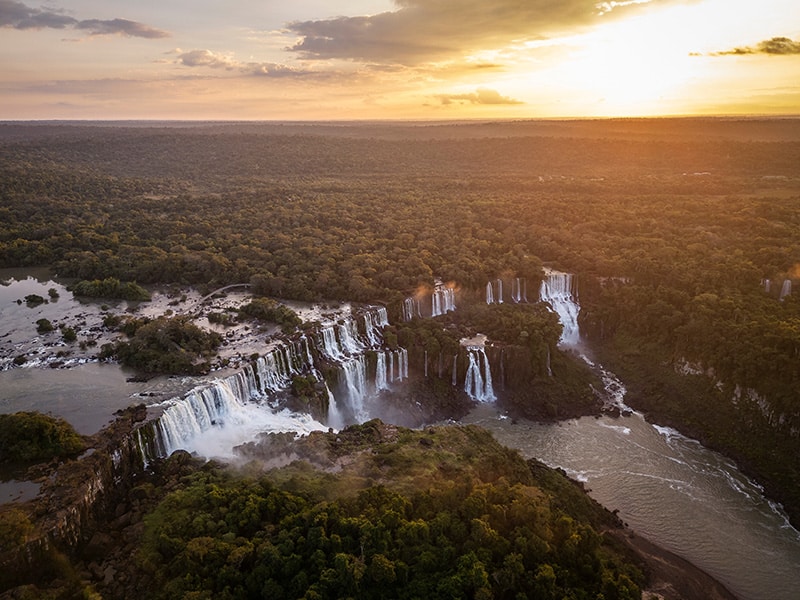 Amanhecer nas cataratas do Iguaçu