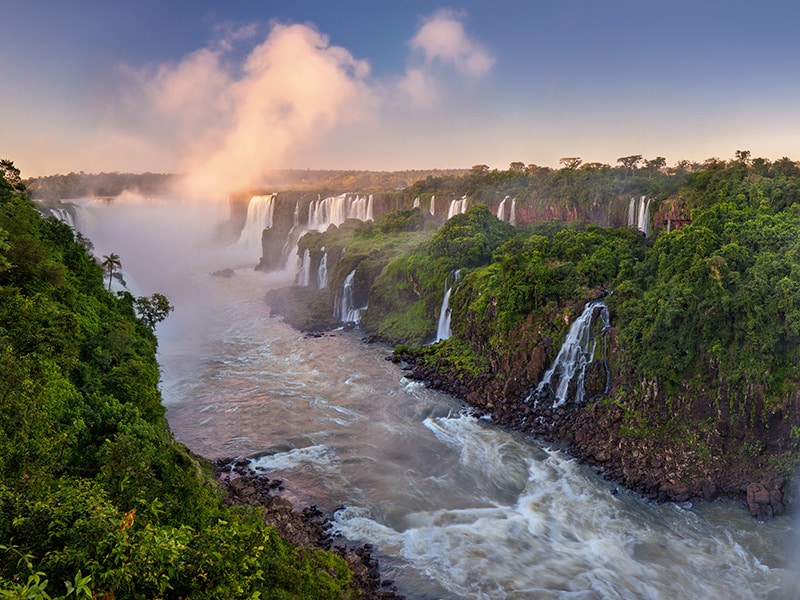 Foto das cataratas do Iguaçu ao amanhecer